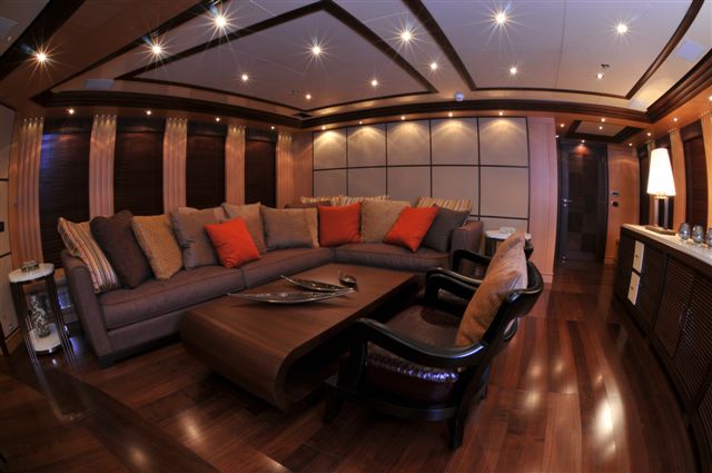 Leo Fun - Upper Lounge