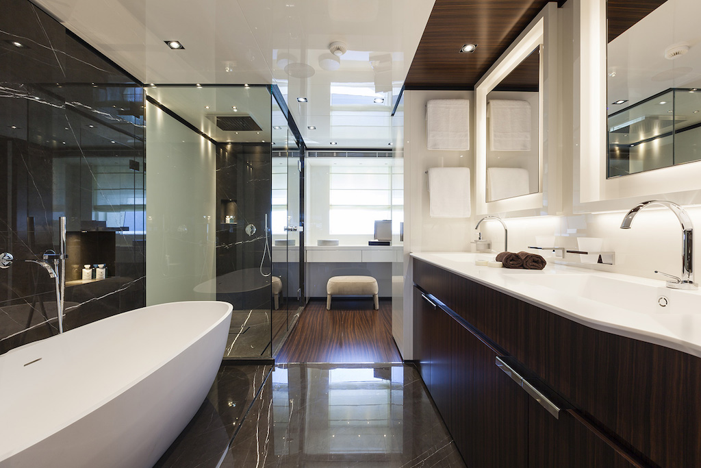Lucky Me - bathroom