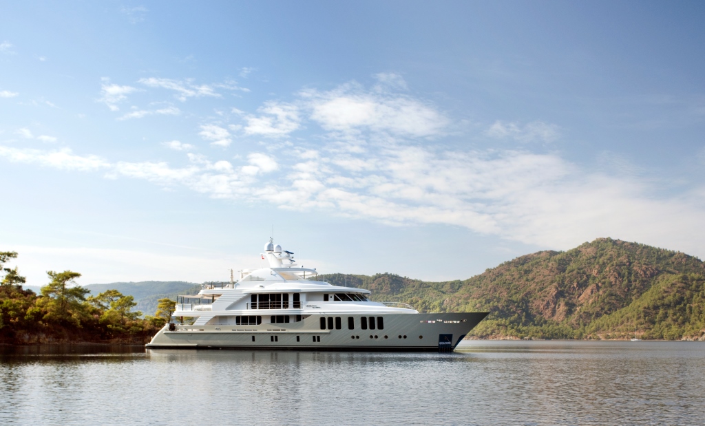 Luxury CMB Motor yacht ORIENT STAR - Profile starboard side
