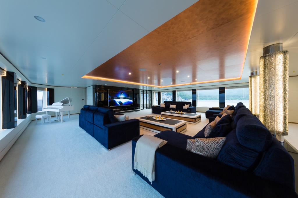 Luxury motor yacht IRIMARI