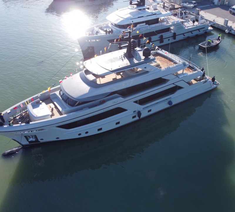 Luxury Yacht RJ 130