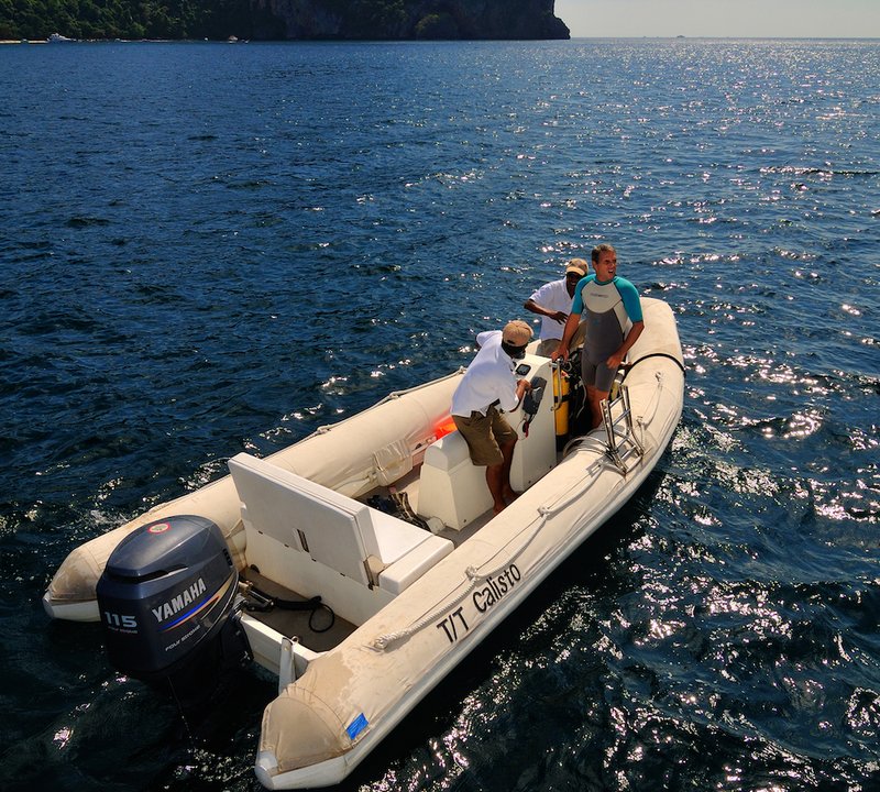 Luxury Yacht Charter With Family And Friends