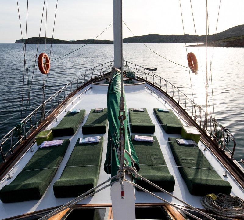 Foredeck and sunpads