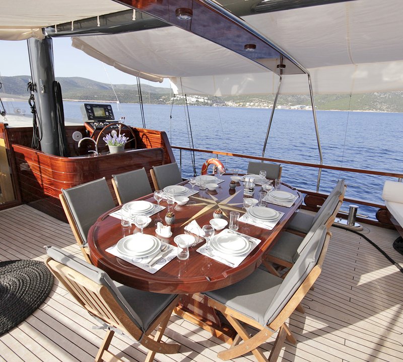 Alfresco dining