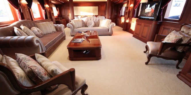 M&M Yacht - Saloon