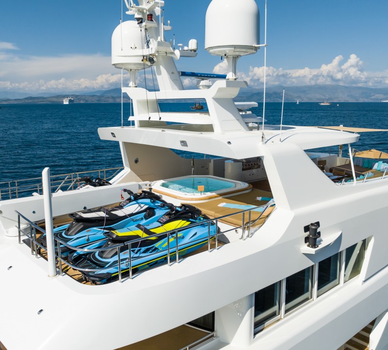 Sun Deck With Jacuzzi
