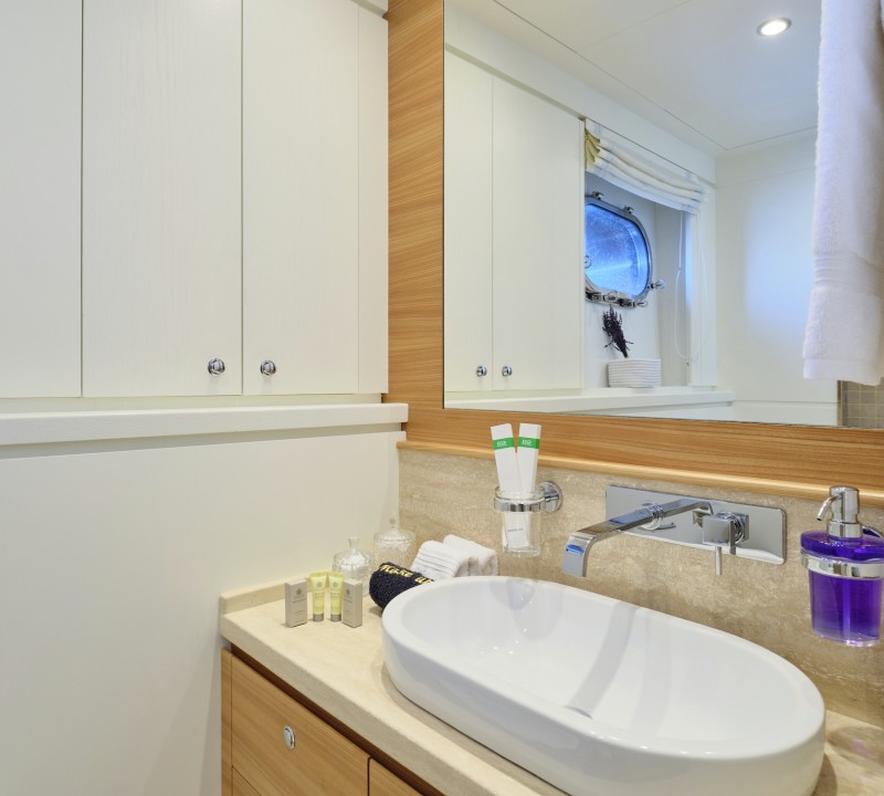 Twin Cabin Ensuite Bathroom