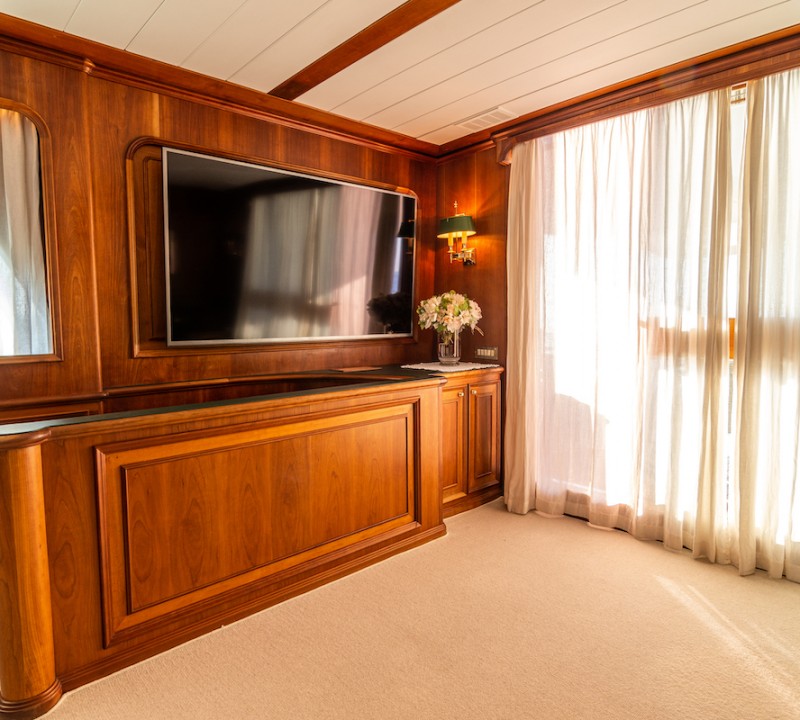 TV In The Saloon