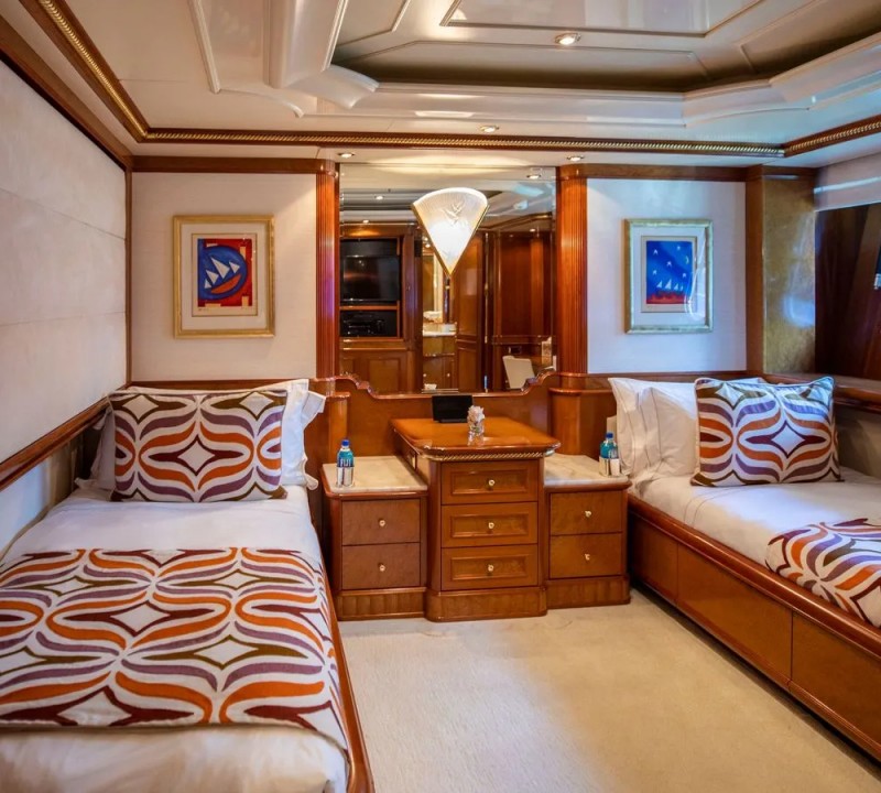 Twin guest suite
