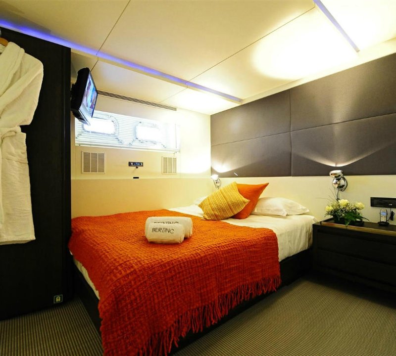 MY BERZINC - Guest starboard cabin