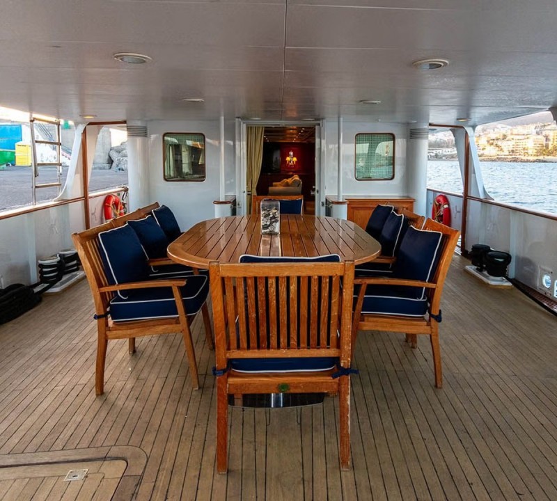 Deck Dining