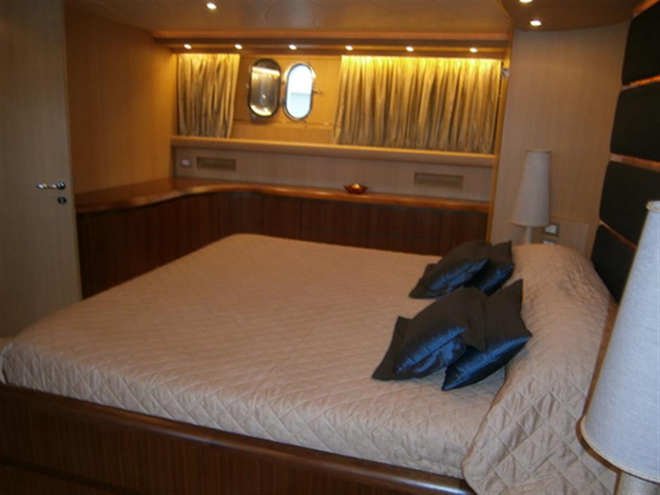 Double-cabin