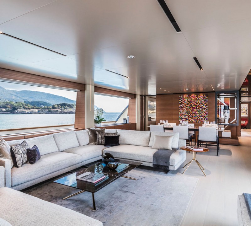 Main Salon (sistership)