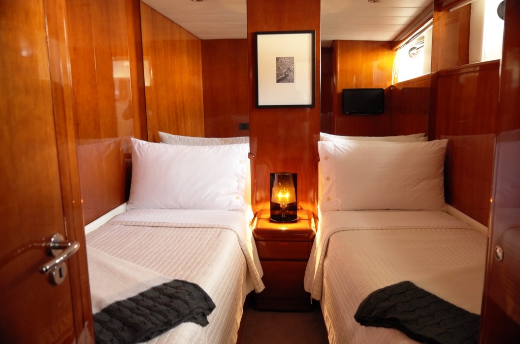 MY MOONRAKER - Twin cabin