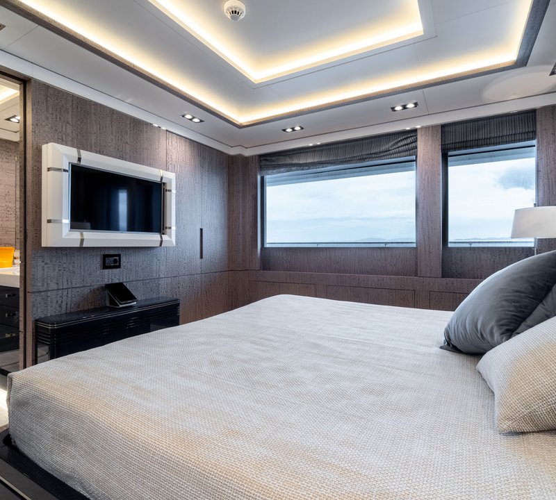 Double Cabin With TV