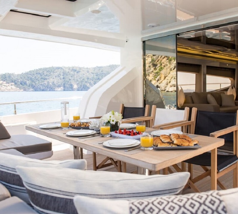 Aft deck dining