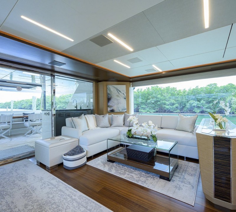 Main Salon Lounge