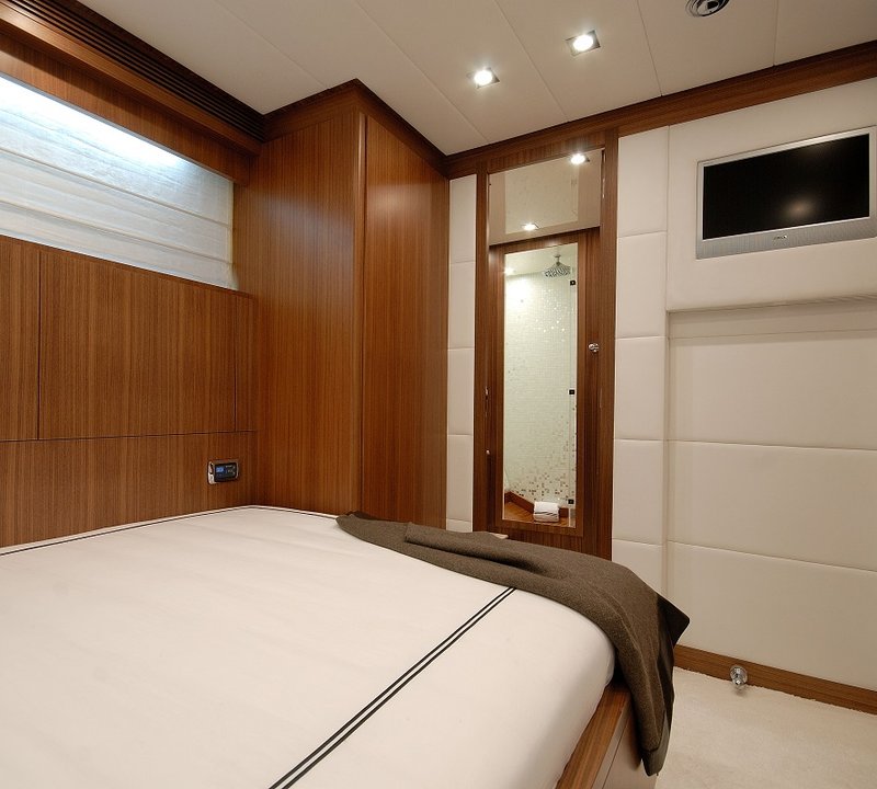 Double Cabin With Tv