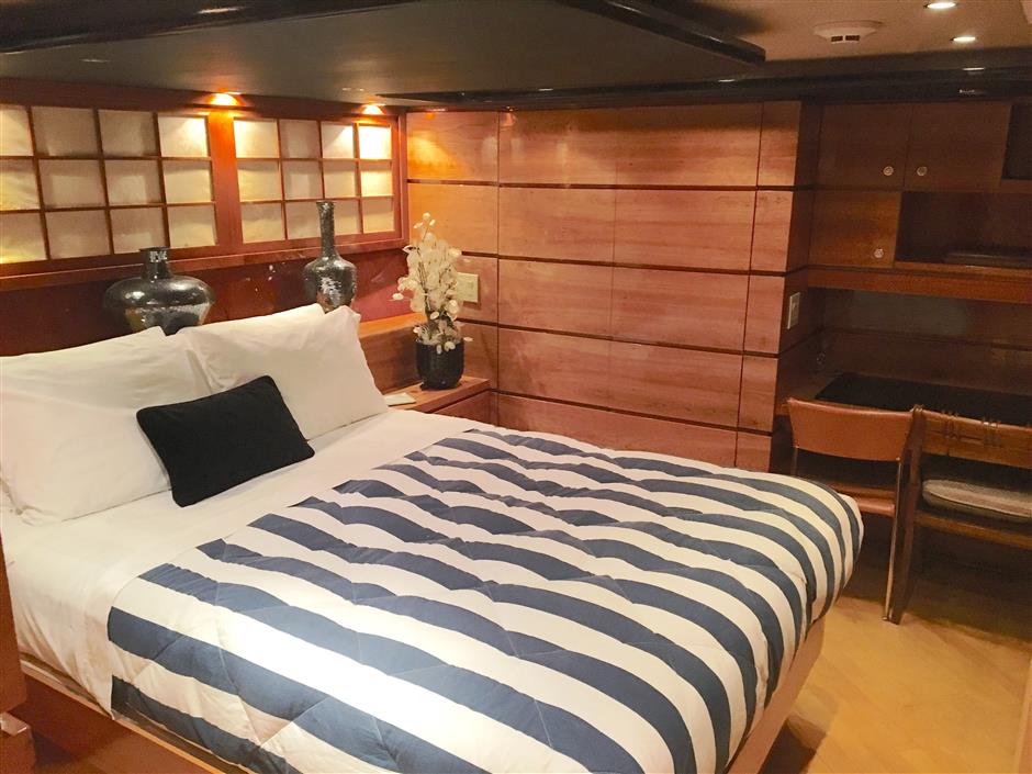 DOUBLE CABIN