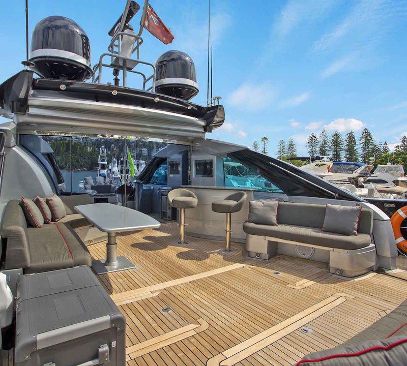Main Deck Aft And Bar