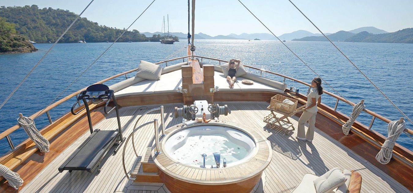 Mare Nostrum Gullet - Foredeck Sunning