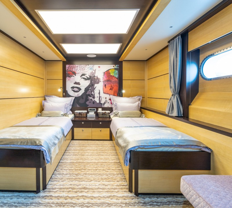 Marilyn Twin Cabin
