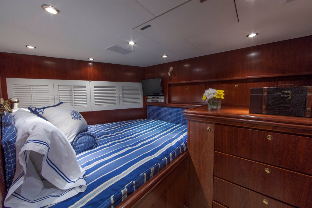 Motor Yacht ASPEN ALTERNATIVE - Guest cabin