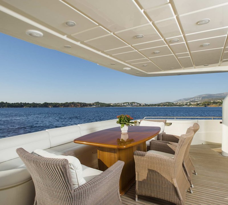 Motor Yacht DAY OFF - Aft deck
