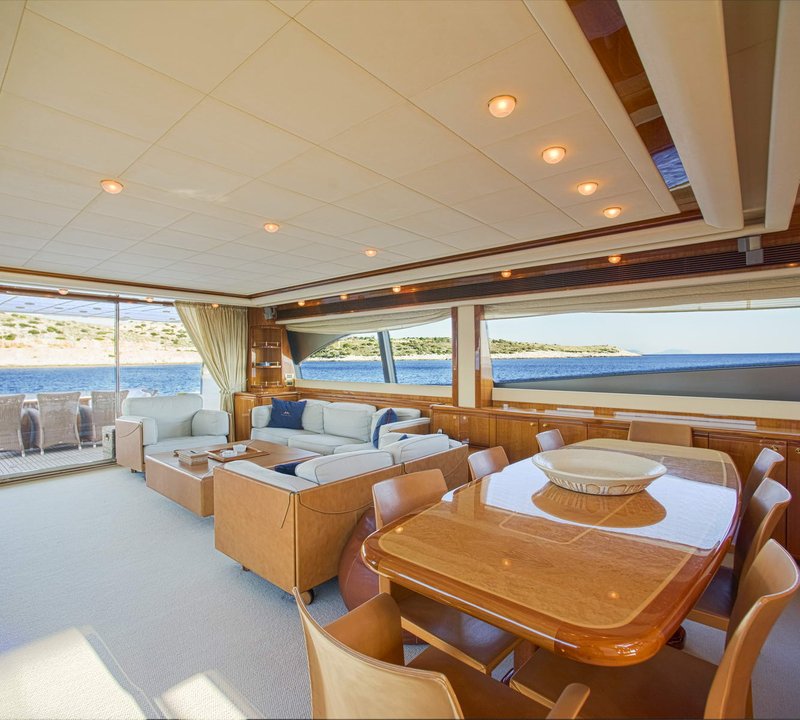 Motor Yacht DAY OFF - Salon view aft