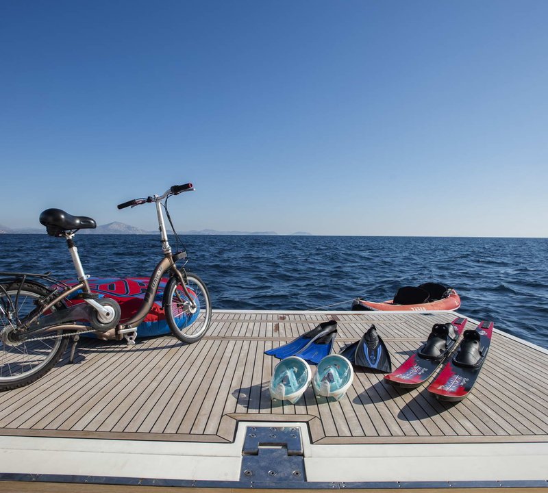 Motor Yacht DAY OFF - Toys on swim platform
