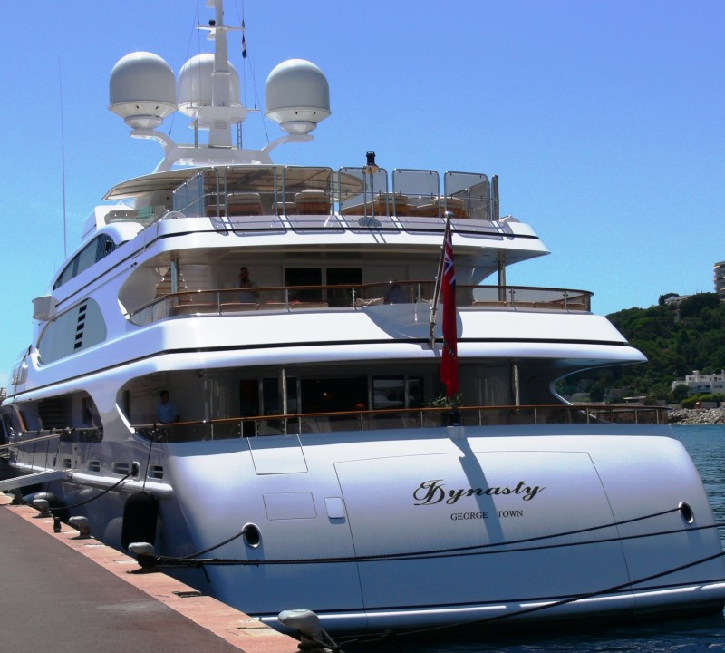 Motor Yacht DYNASTY Stern - Thanks to LiveYachting