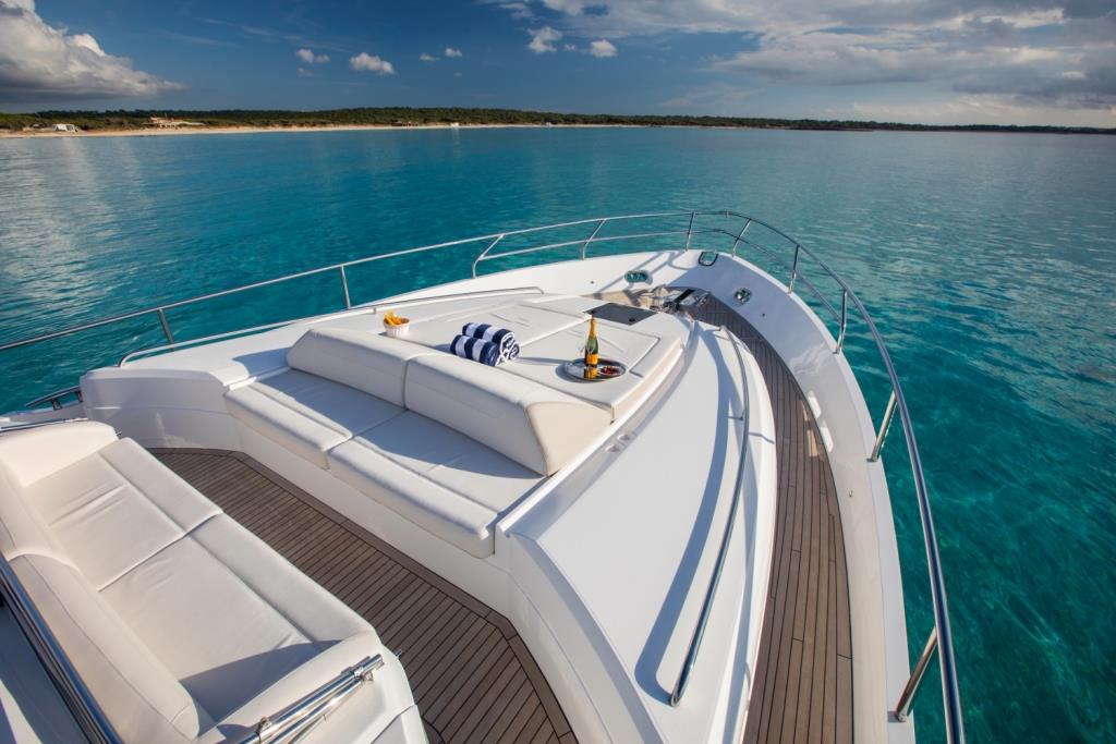 Motor Yacht LA VIE - Foredeck