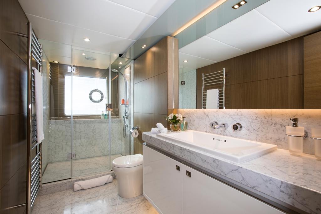 Motor Yacht LA VIE - Master ensuite