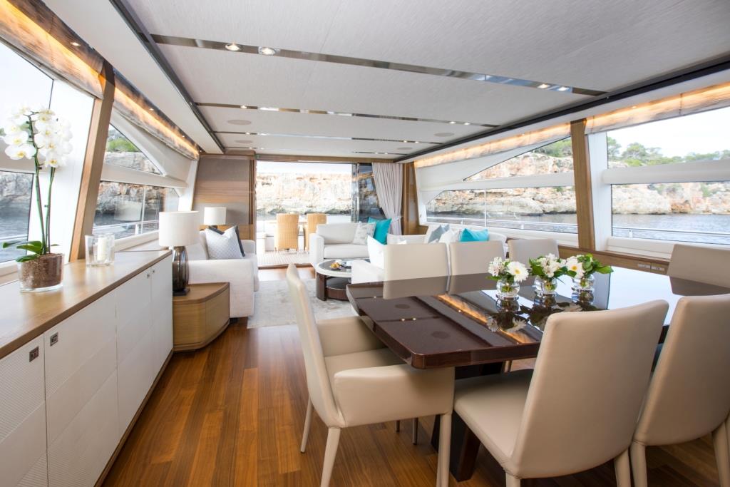Motor Yacht LA VIE - Salon view aft