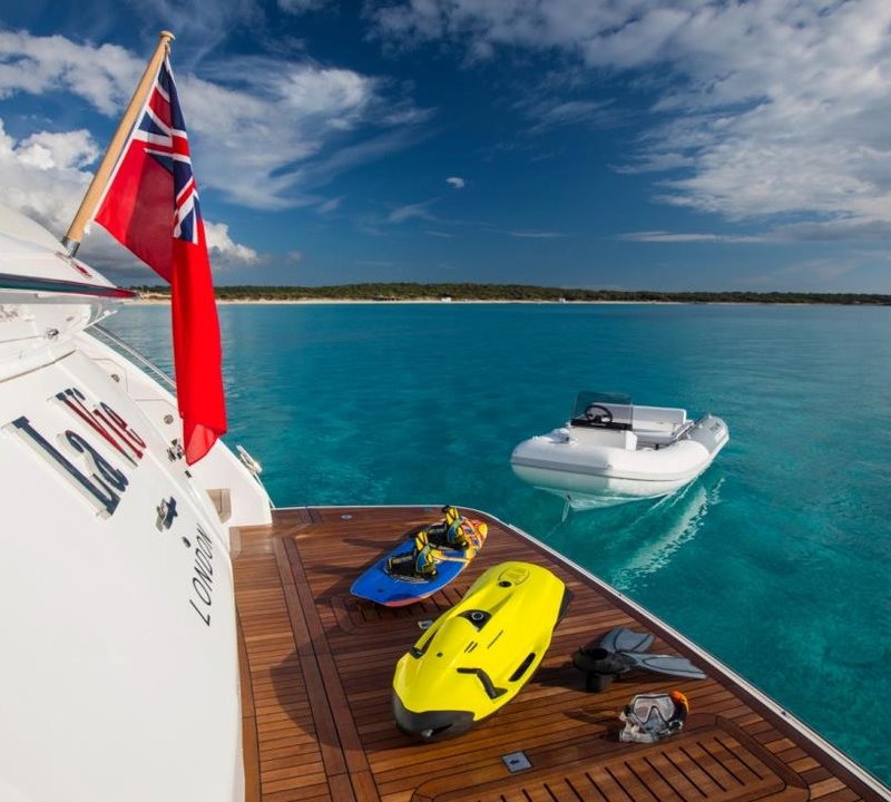 Motor Yacht LA VIE - Swim platform