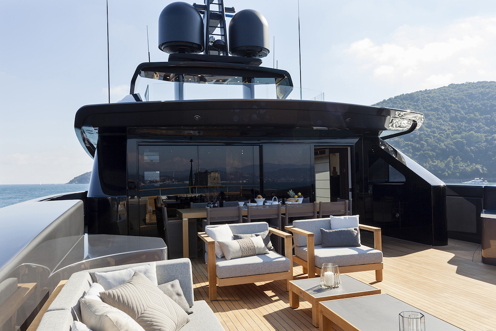 Motor Yacht Lucky Me - exterior living