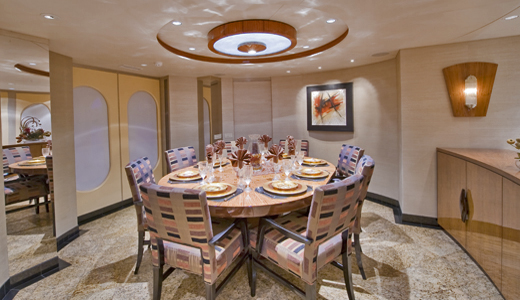 Motor Yacht Triumphant Lady - Dining (7)