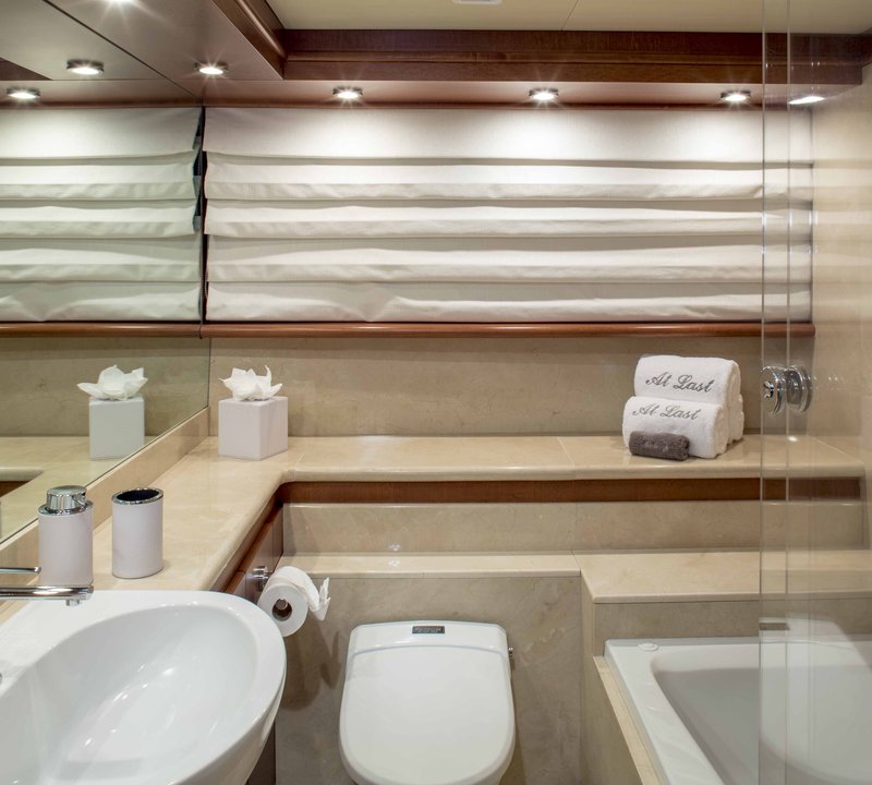Motor yacht AT LAST - Ensuite 2