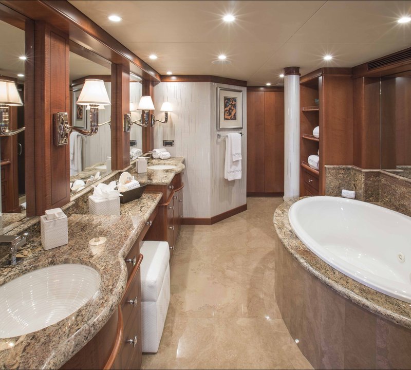 Motor yacht AT LAST - Master Ensuite