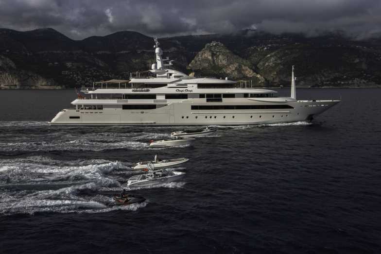 Motor yacht Chopi Chopi - side view