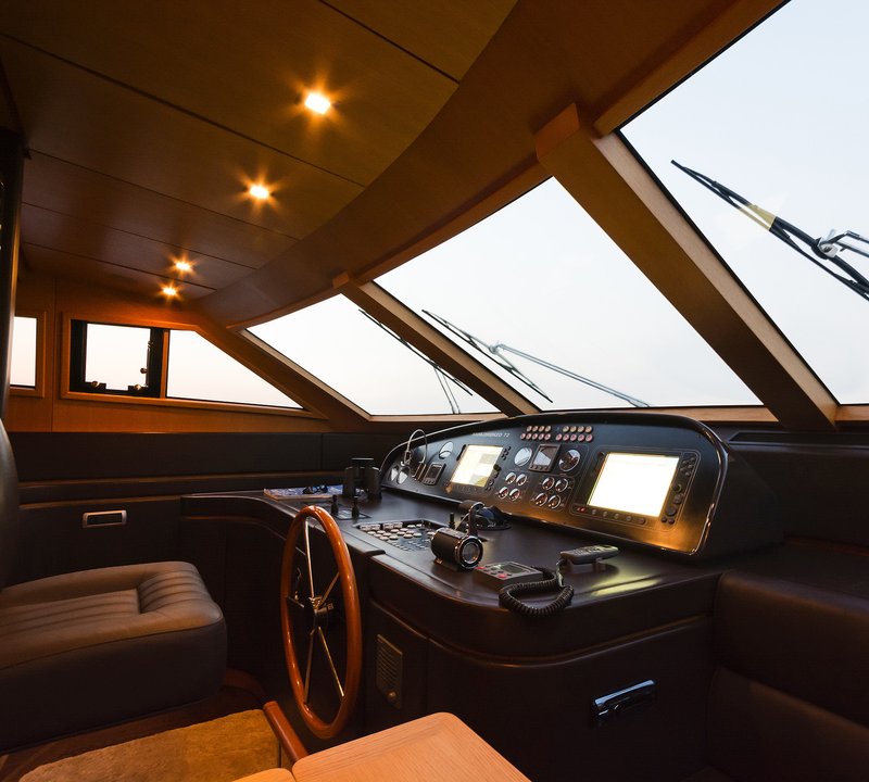 Motor yacht FOS - Bridge