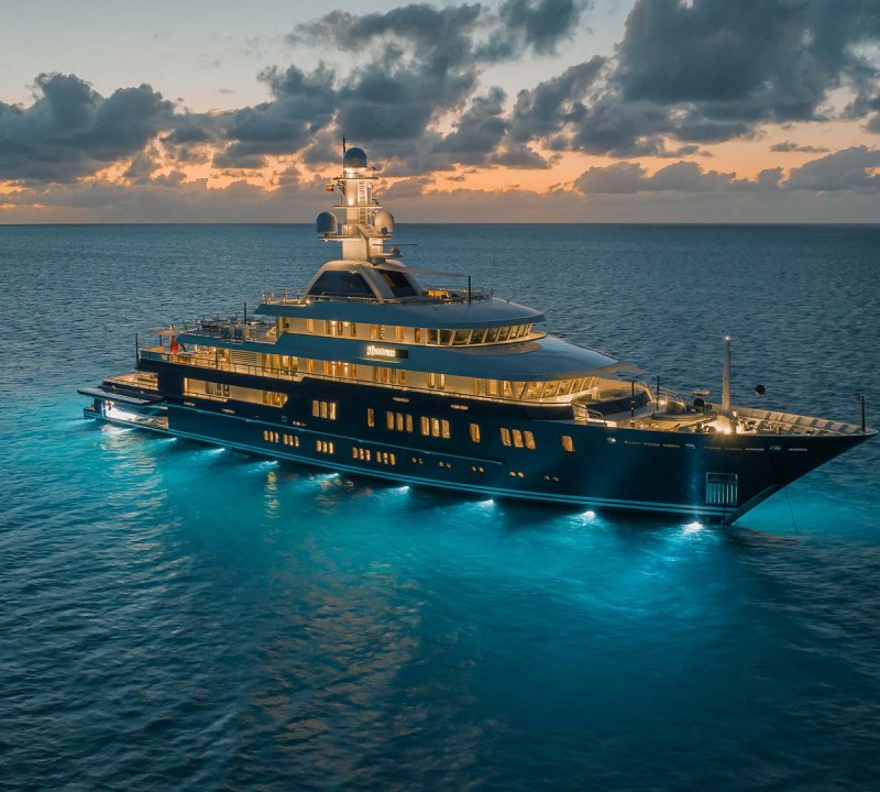 Motor Yacht HUNTRESS In The Evening