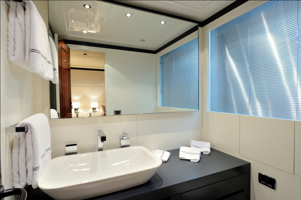 Motor yacht MOSKING - VIP Bathroom