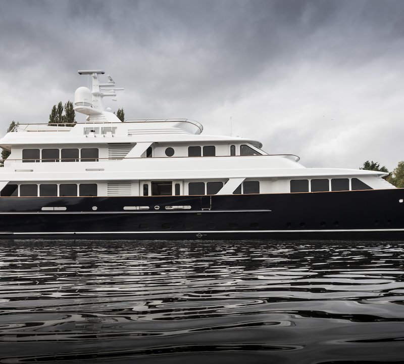 Motor Yacht Project 697