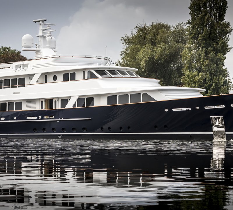 Motor Yacht Project 697