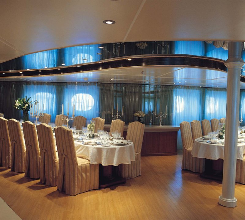 Motor yacht RM ELEGANT - INTERIOR DINNING