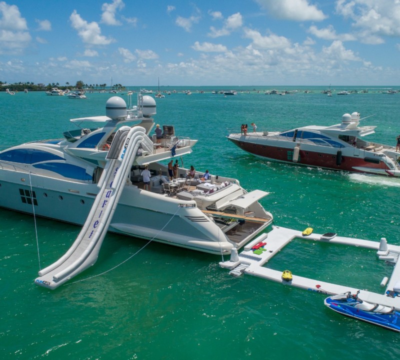 Motor Yacht Scarlet