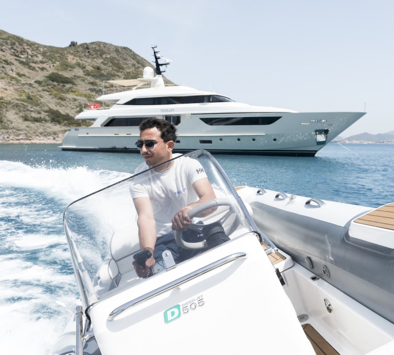 Motor Yacht THERAPY