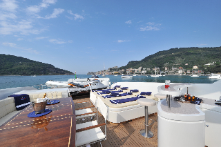 Mrs WHITE - Sundeck 2