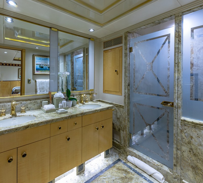 Twin Bathroom